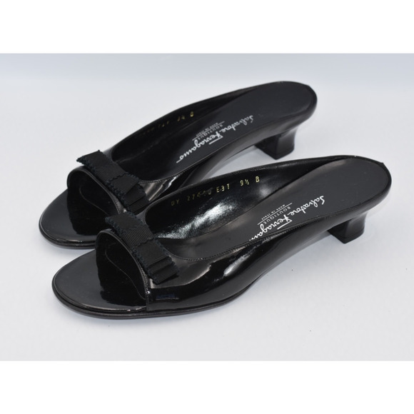 SALVATORE FERRAGAMO Black Patent Leather Open Toe Bow Slide Felicia Sandal 9.5 - Picture 1 of 8